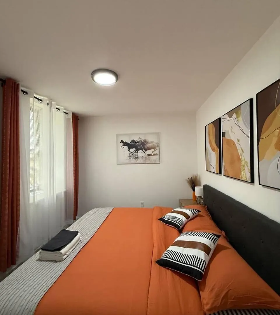 Апартаменты 3BD Spacious Unit Close To Central Park Нью-Йорк